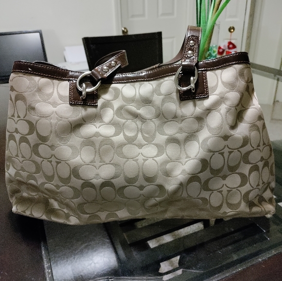 Coach Signature Beige Tote Bag - Picture 2 of 4